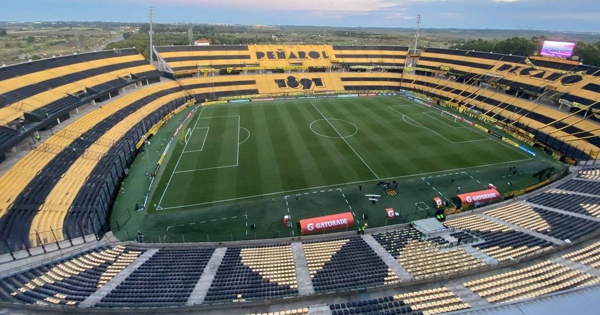 Com apoio do Ministério Interior, Peñarol já tentou jogar sem torcida visitante contra Rosario Central nesta Libertadores; Conmebol vetou