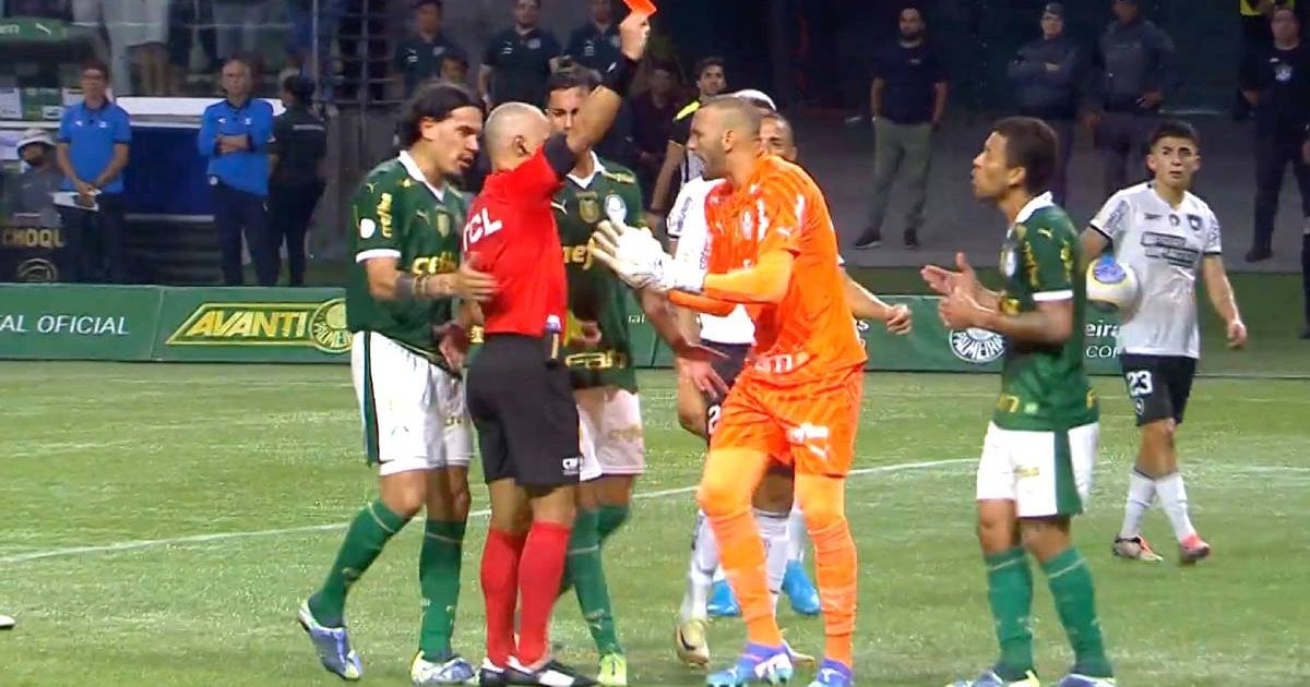Weverton reclama de árbitro ter expulsado Marcos Rocha em Palmeiras x Botafogo: ‘O mais justo era cartão amarelo para os dois’ (!)