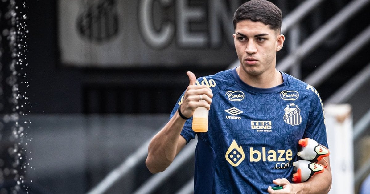 Botafogo faz proposta de € 9 milhões mais Tiquinho e Danilo Barbosa por zagueiro Jair, diz site; Santos não se anima