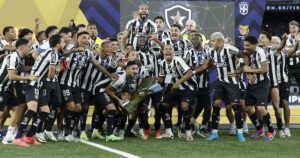 Botafogo Celebra Sucesso em 2024 com Títulos e Faturamento Impressionante