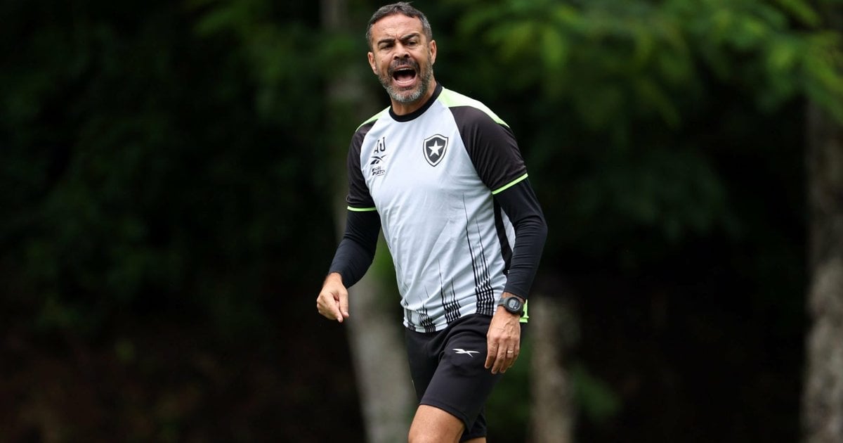 Comentarista critica declaração de Artur Jorge sobre avaliar futuro estando sob contrato: ‘Está se colocando acima do Botafogo’