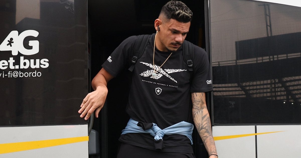 Fluminense demonstra interesse e inicia contatos por Tiquinho Soares, do Botafogo