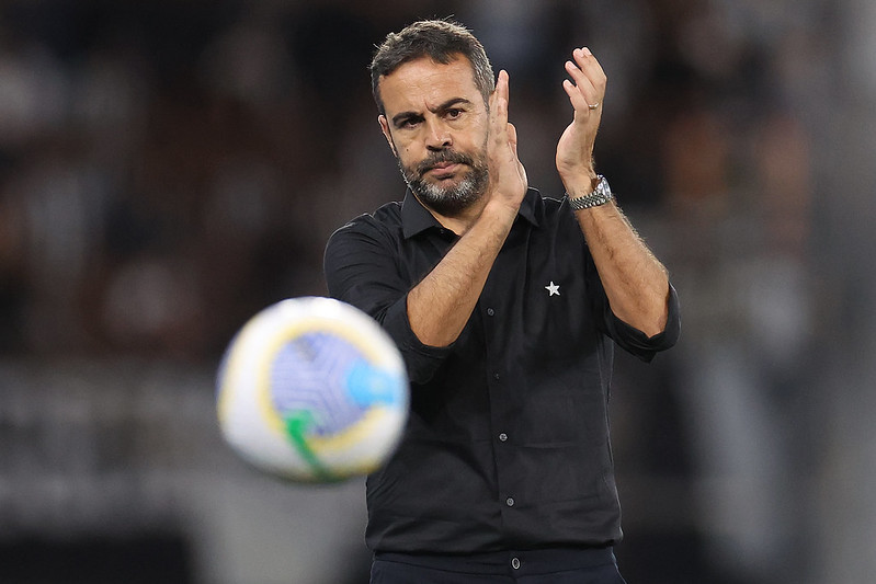 Você vai se assustar com a proposta que Artur Jorge recebeu para sair do Botafogo