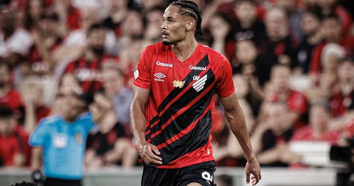 Alvo do Botafogo, Emersonn é negociado pelo Athletico-PR e vai atuar no futebol turco