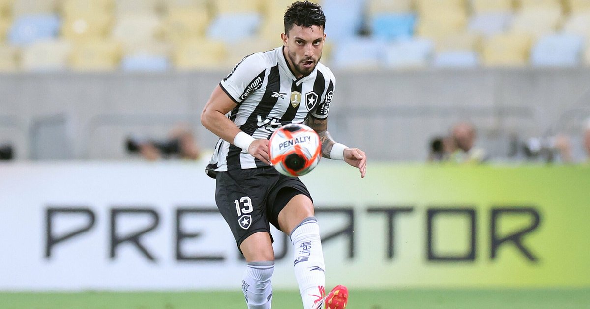 Botafogo decide não pedir efeito suspensivo, e Alexander Barboza e Alex Telles desfalcam contra o Vasco