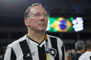 Botafogo Enfrenta Interesse do Brighton por Seu Lateral-Titular