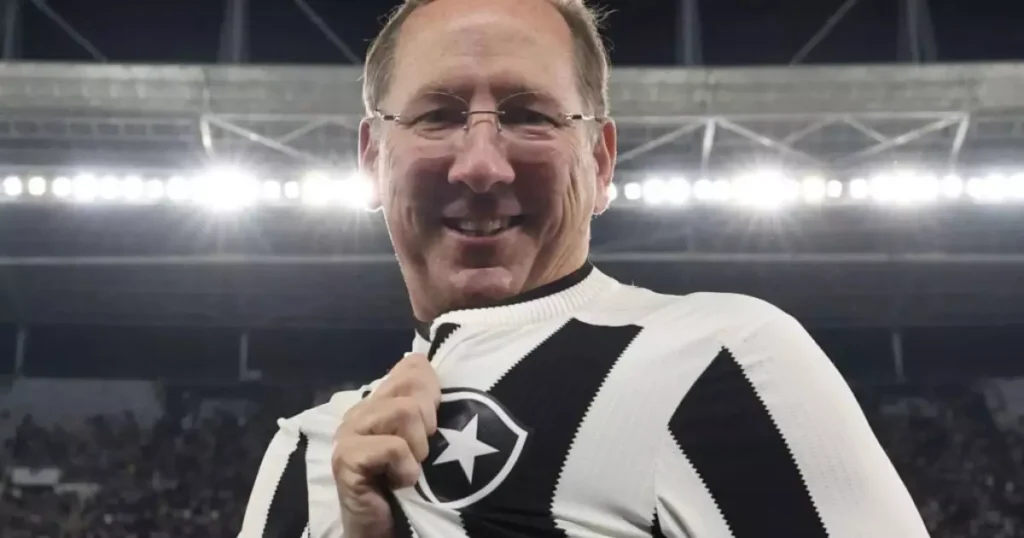 Diretores do Botafogo em cerimônia Bola de Ouro, Paris 2025