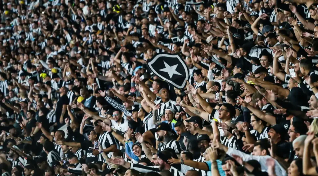 jogadores do Botafogo em campo com semblante de frustração após derrota