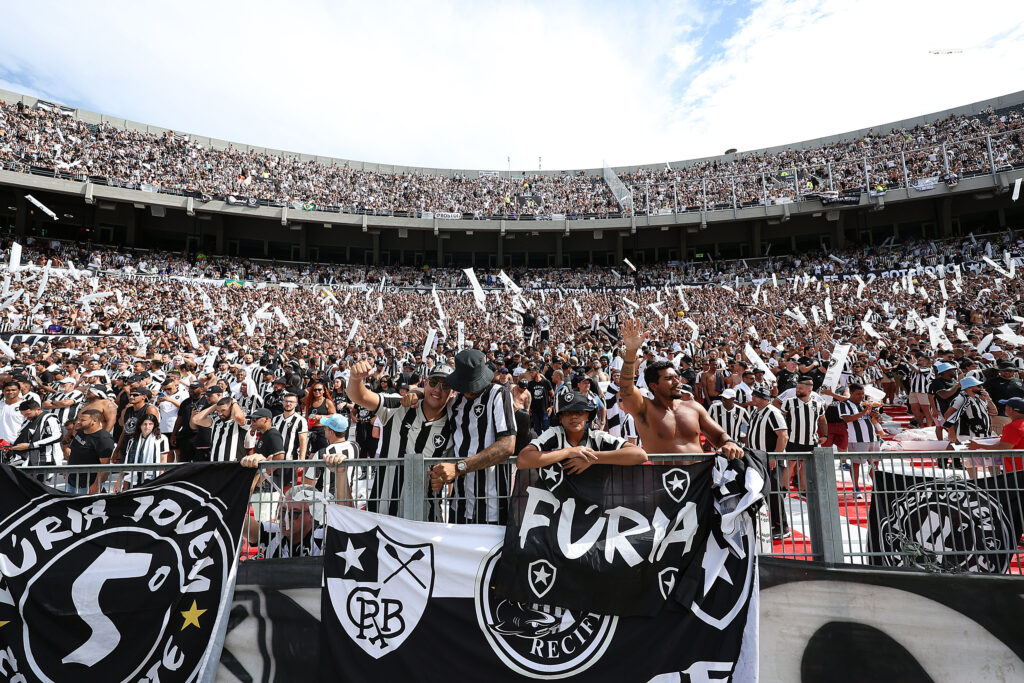 torcida do Botafogo comemorando vaga na Libertadores