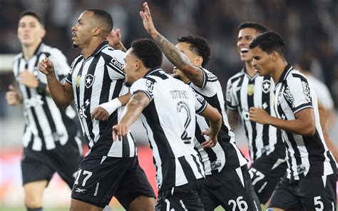 Botafogo em campo contra o São Paulo pelo Brasileirão 2025