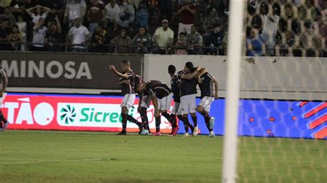 Botafogo em campo contra o Mirassol no Brasileirão 2025