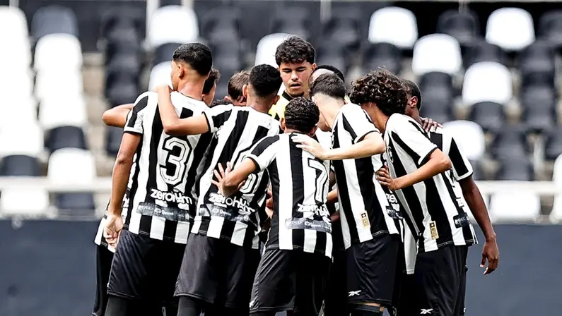 base do Botafogo em campo