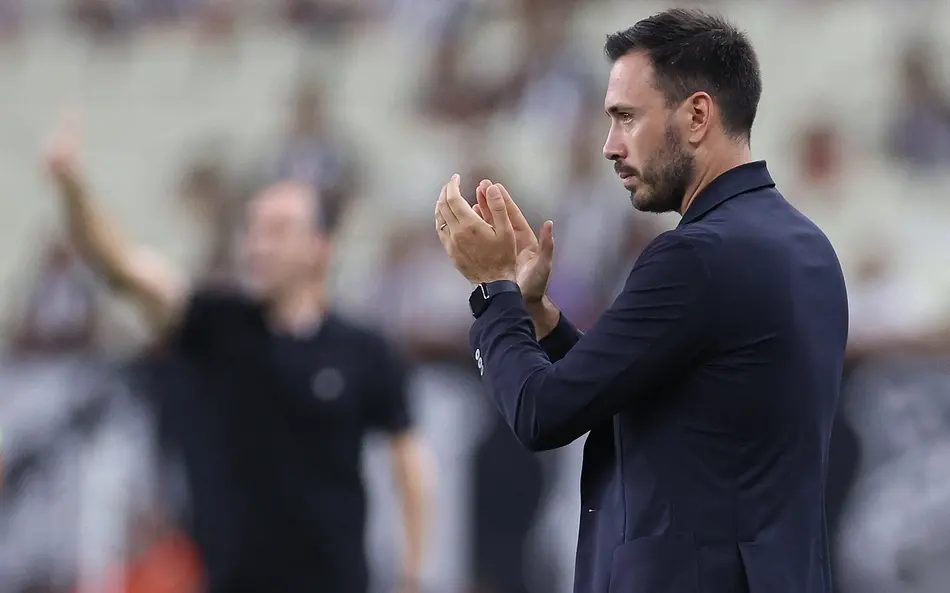 Botafogo em ação contra o Santos no Estádio Nilton Santos