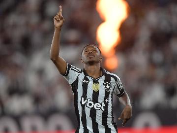 Atacante Jeffinho comemorando gol pelo Botafogo