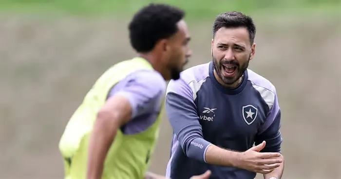 Botafogo se prepara para o Brasileirão com intenso treino e expectativas altas para a temporada.