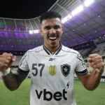 Botafogo elogia o desempenho de David Ricardo em publicação que repercutiu entre torcedores.