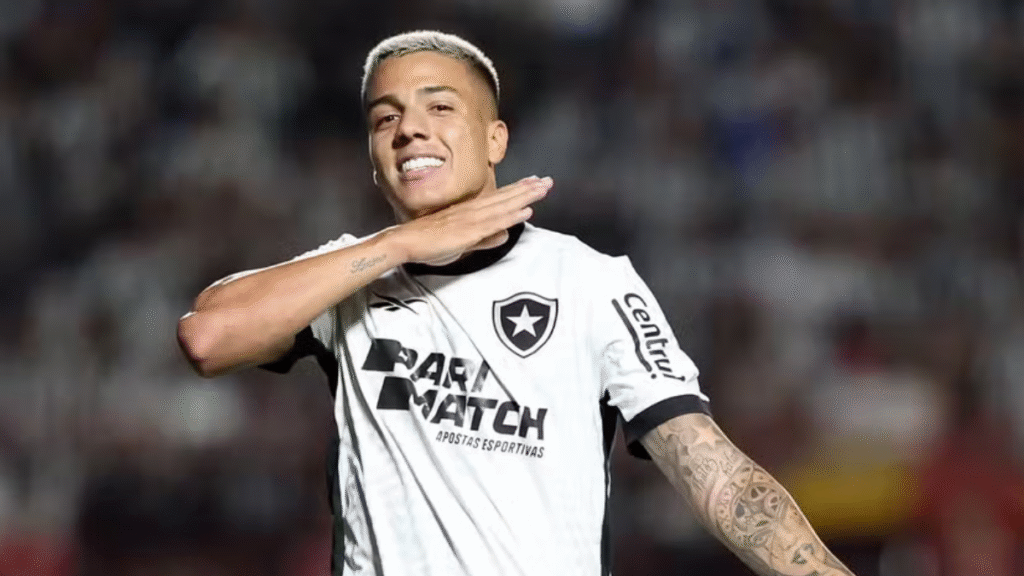 O Sport confirmou a quitação das dívidas referentes às contratações do atacante Carlos Alberto e do meia Leandrinho com o Botafogo.