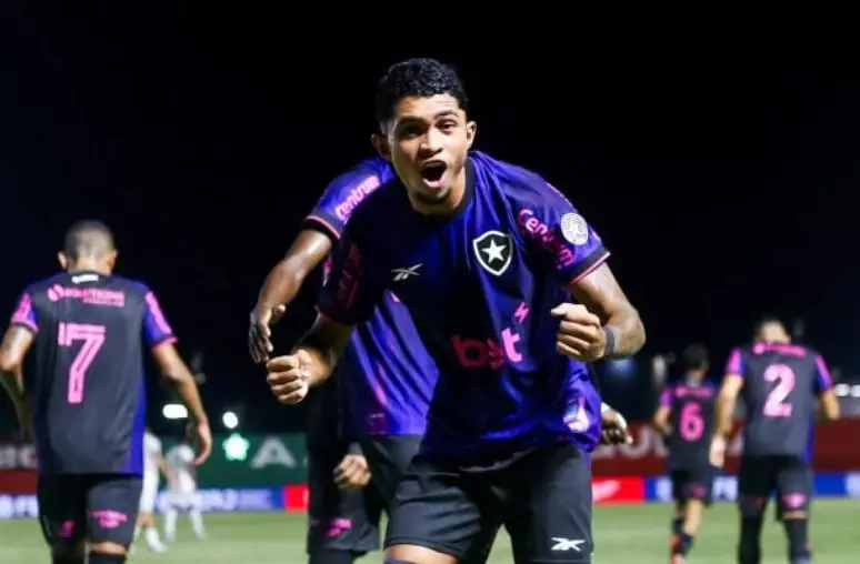 Botafogo estreia com vitória sobre a Portuguesa no Campeonato Carioca utilizando equipe formada por jovens da base.