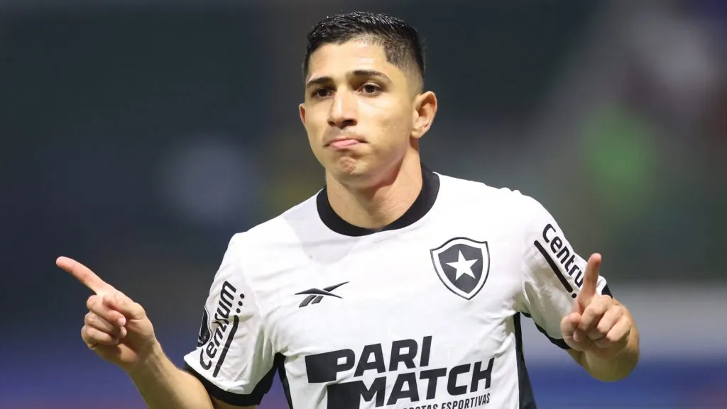 Fluminense encerra negociação por meia do Botafogo meta_description: Fluminense decidiu abandonar as negociações por um meia do