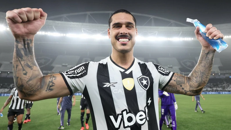 Botafogo negocia Lucas Halter com clube dos EUA e mantém 20% dos direitos visando lucro em futura venda.