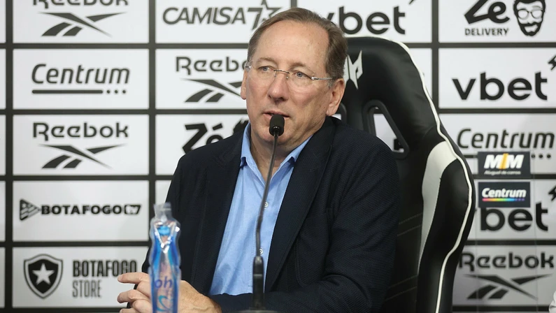 Botafogo negocia acordo com clube dos EUA para encerrar transfer ban e liberar registros de jogadores.