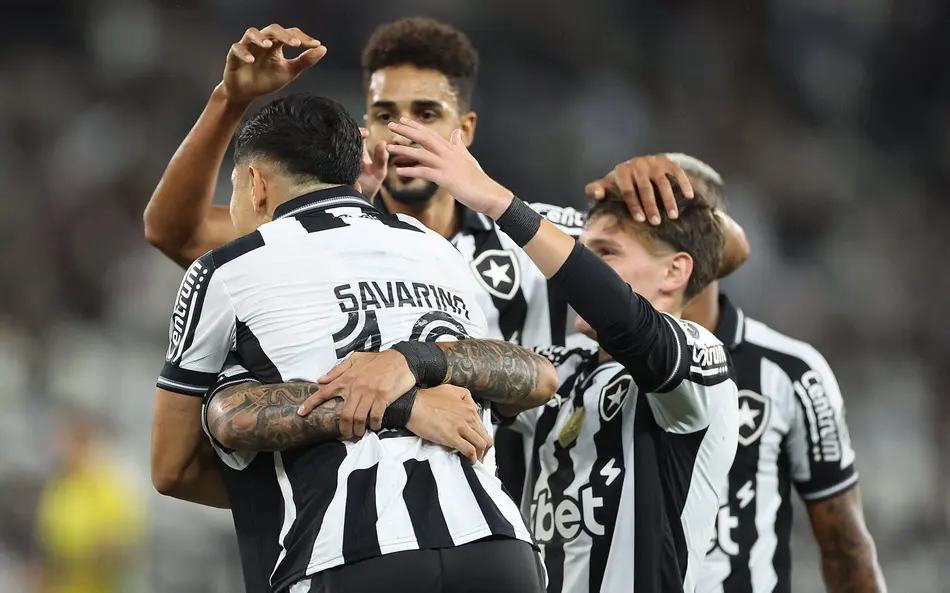 Botafogo trabalha ajustes táticos e equilíbrio emocional para reagir na temporada e melhorar o desempenho coletivo.