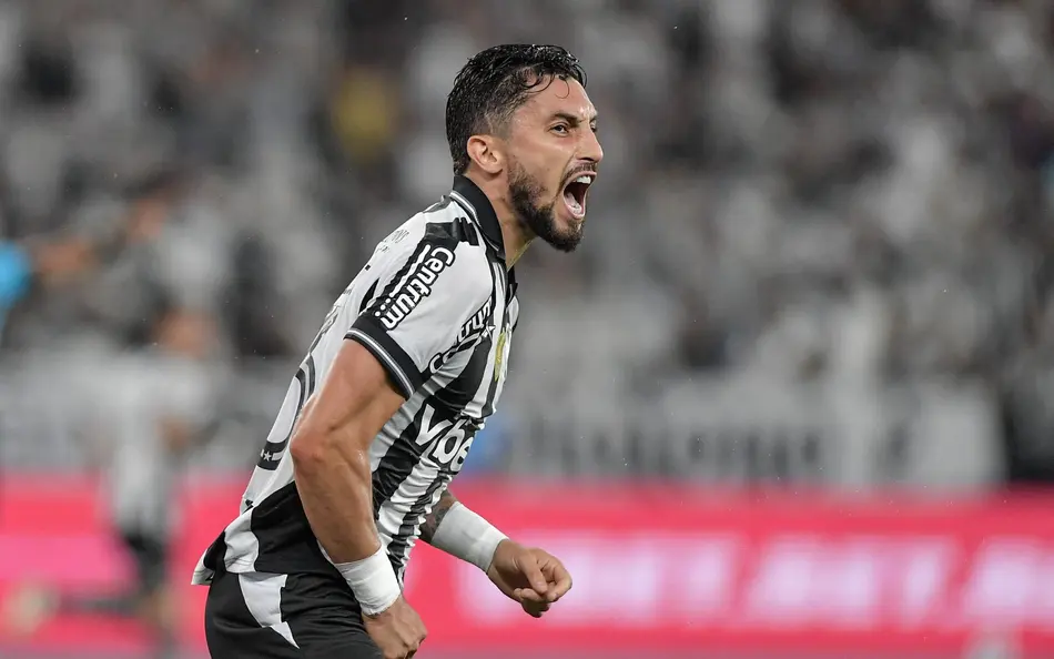 Alex Telles avalia início de Martin Anselmi no Botafogo como positivo
