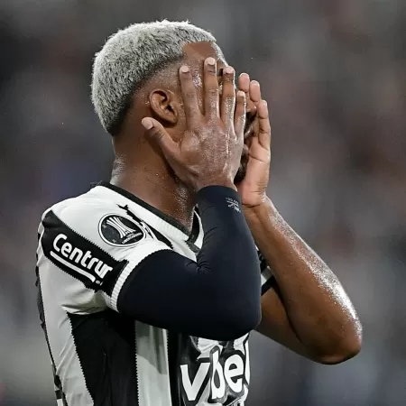 Transfer ban pode fazer Botafogo perder atleta para o Vasco nesta temporada
