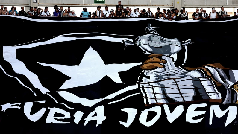 Fúria Jovem do Botafogo muda estratégia e foca em apoiar o time no Nilton Santos. Saiba mais sobre o novo chamado à torcida alvinegra!