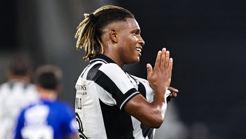 Permanência de Danilo e dívida milionária no Botafogo