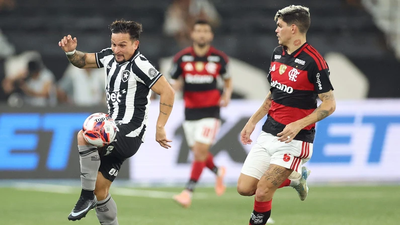 Botafogo perde R$ 5,5 milhões no Carioca após eliminação precoce e queda nas cotas, aumentando pressão sobre o técnico Anselmi.
