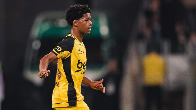 Negociação entre Botafogo e Sport por Zé Lucas esfria após divergências financeiras para 2026.