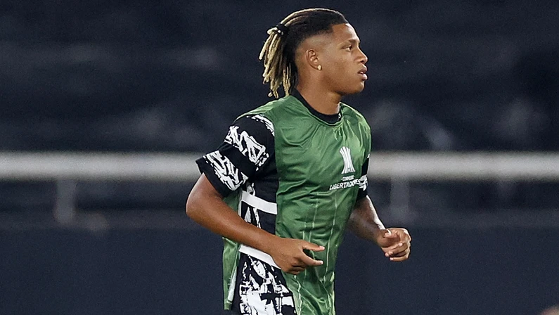 Palmeiras estuda oferta milionária para tirar Danilo do Botafogo durante a janela doméstica de março.
