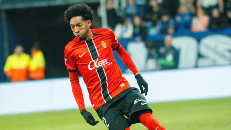 Botafogo oferece 1 milhão de euros por Johan Mojica, mas Mallorca resiste devido à luta contra o rebaixamento.