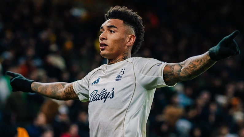 Igor Jesus destaca importância do Botafogo após grande atuação contra o Manchester City na Premier League.