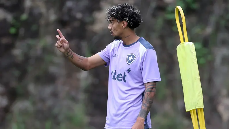 Cristian Medina pode ser titular do Botafogo no clássico contra o Flamengo. Anselmi prepara mudanças e possíveis estreias no time.