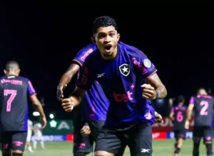 Botafogo estreia com vitória sobre a Portuguesa no Campeonato Carioca utilizando equipe formada por jovens da base.