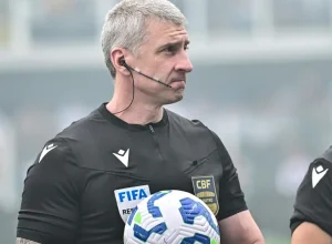 Anderson Daronco será o árbitro principal de Vitória x Botafogo.