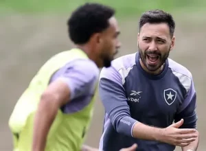 Botafogo se prepara para o Brasileirão com intenso treino e expectativas altas para a temporada.