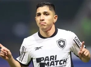 Fluminense encerra negociação por meia do Botafogo meta_description: Fluminense decidiu abandonar as negociações por um meia do