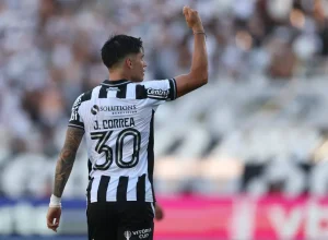 Joaquín Correa comemora gol pelo Botafogo