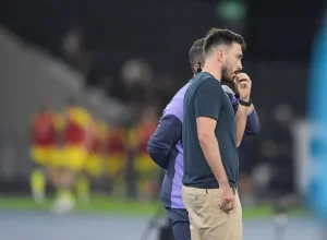 Torcida do Botafogo protesta no Nilton Santos após empate