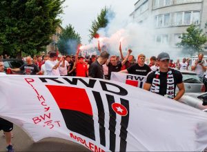 Botafogo tenta resolver sanção internacional enquanto clube europeu do mesmo grupo passa por grave crise financeira.