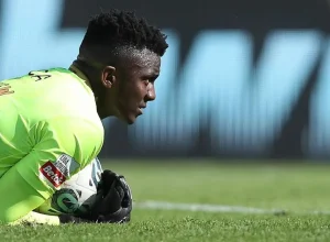 Goleiro Andrew eleito melhor do mês em Portugal