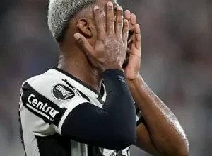 Transfer ban pode fazer Botafogo perder atleta para o Vasco nesta temporada