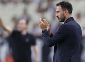 Botafogo em ação contra o Santos no Estádio Nilton Santos