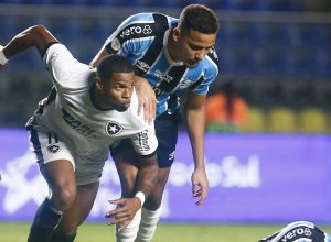 Técnico Davide Ancelotti do Botafogo organiza o time desfalcado antes do duelo contra o Grêmio