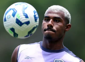 Cuiabano: Representantes desistem de Botafogo e abrem negociações com Vasco, que avança por empréstimo com opção de compra