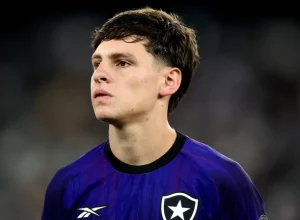 Fifa condena Botafogo: Multa de US$ 150 mil e dívida milionária com Vélez Sarsfield pela compra de Montoro!