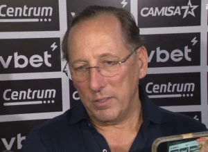 Ares assume controle da Eagle Football em disputa judicial, mas John Textor mantém comando do Botafogo